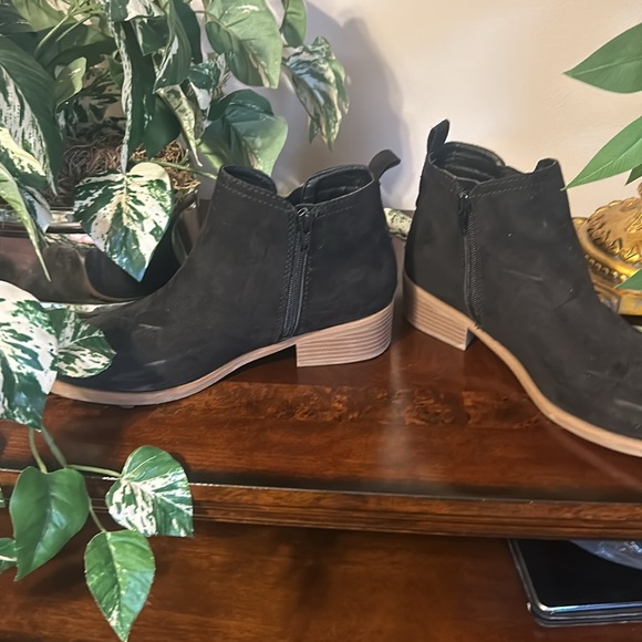Nice black ankle boots size 8w gently worn - Picture 3 of 4